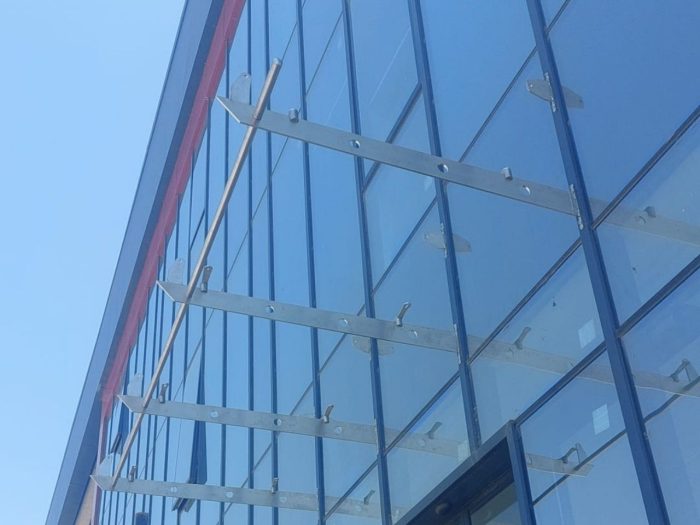 Sundurmagross Paslanmaz Taşıyıcılı Cephe Bağlantılı Cam Sundurma - Görsel 4